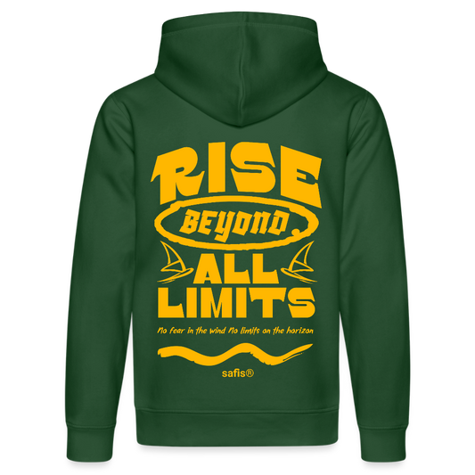 Detailansicht des gelben Backprints 'RISE BEYOND ALL LIMITS' auf einem flaschengrünen Hoodie von safis®. Der Windsurf-Slogan 'No fear in the wind No limits on the horizon' ist in Schreibschrift zu sehen, darunter das safis® Logo. Nachhaltige Windsurf-Kleidung.-rise all limits- Unisex Bio-Hoodie DRUMMER - Flaschengrün
