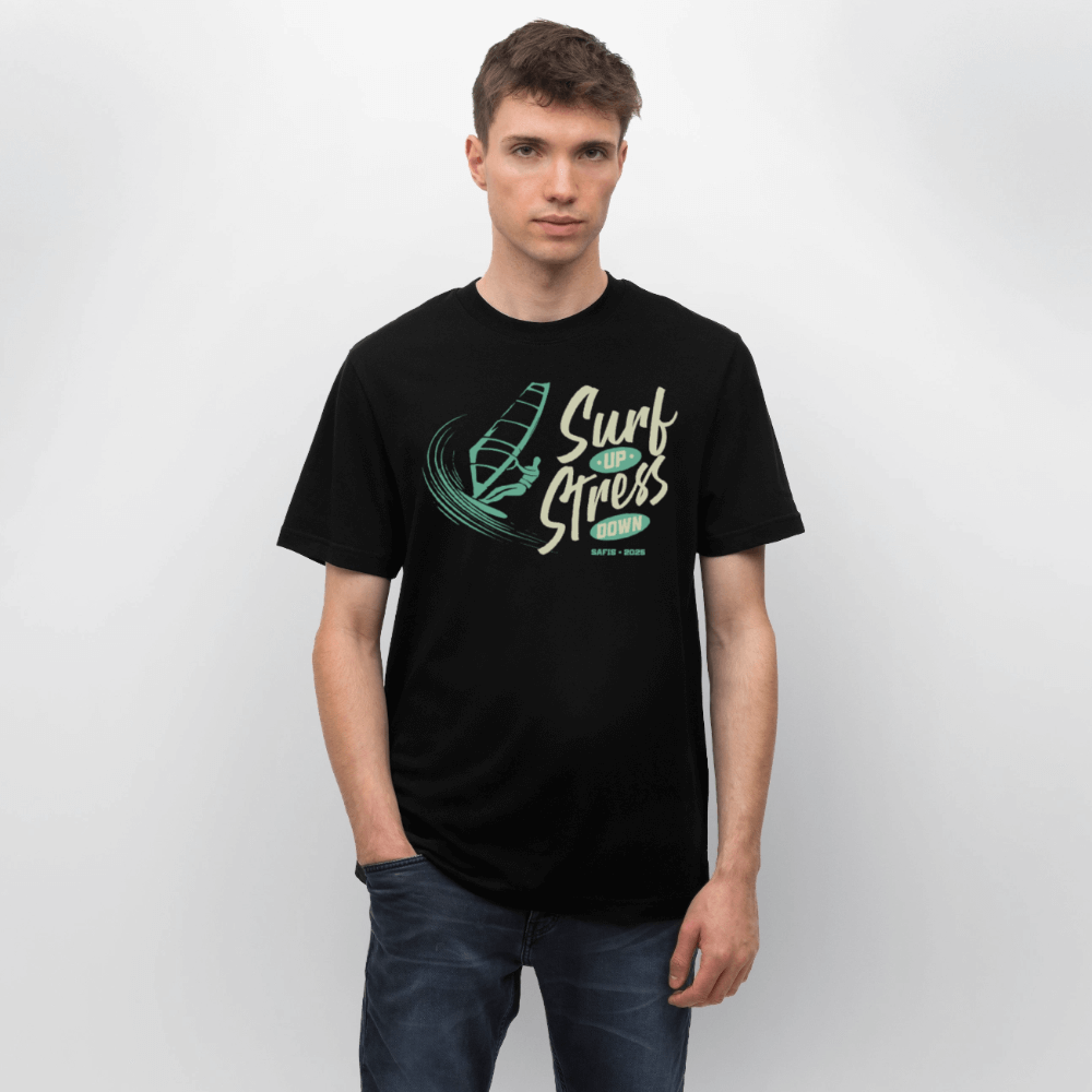 Surf up Design Windsurf T-Shirt – Unisex Bio Shirt Schwarz