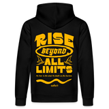 Detailansicht des gelben Backprints 'RISE BEYOND ALL LIMITS' auf einem schwarzen Hoodie von safis®. Der Windsurf-Slogan 'No fear in the wind No limits on the horizon' ist in Schreibschrift zu sehen, darüber das safis® Logo. Nachhaltige Windsurf-Kleidung.-rise all limits- Unisex Bio-Hoodie DRUMMER - Schwarz