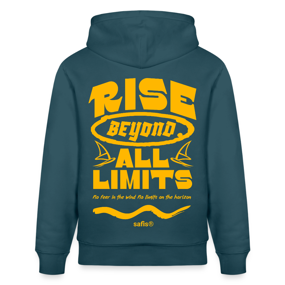 Detailansicht des gelben Backprints 'RISE BEYOND ALL LIMITS' auf einem petrofarbenem Hoodie von safis®. Der Windsurf-Slogan 'No fear in the wind No limits on the horizon' ist in Schreibschrift zu sehen, darunter das safis® Logo. -rise all limits- Unisex Bio-Hoodie CRUISER - Dunkles Petrol