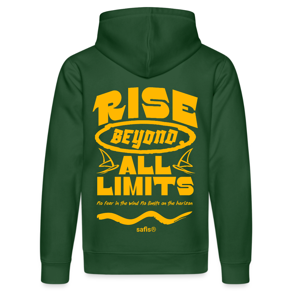 Detailansicht des gelben Backprints 'RISE BEYOND ALL LIMITS' auf einem flaschengrünen Hoodie von safis®. Der Windsurf-Slogan 'No fear in the wind No limits on the horizon' ist in Schreibschrift zu sehen, darunter das safis® Logo. Nachhaltige Windsurf-Kleidung.-rise all limits- Unisex Bio-Hoodie DRUMMER - Flaschengrün