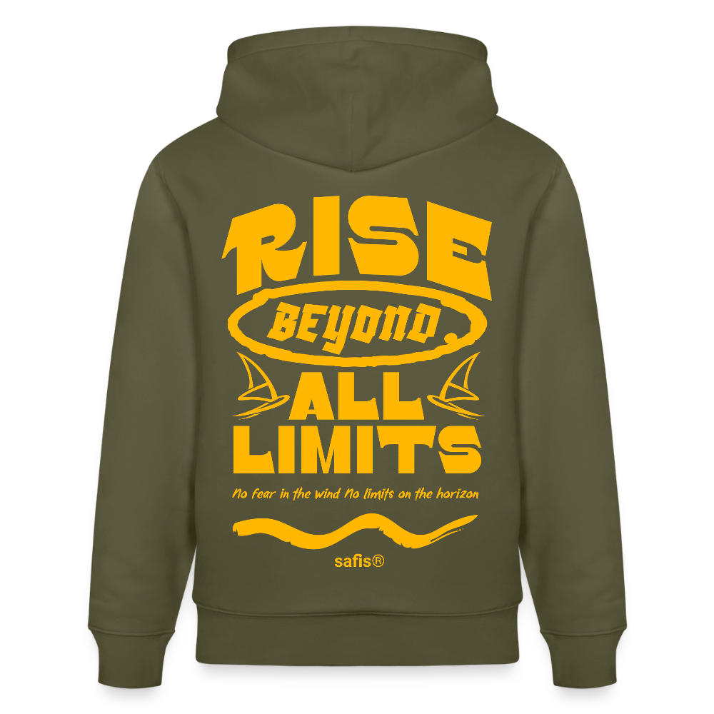Detailansicht des gelben Backprints 'RISE BEYOND ALL LIMITS' auf einem khaki grünen Hoodie von safis®. Der Windsurf-Slogan 'No fear in the wind No limits on the horizon' ist in Schreibschrift zu sehen, darunter das safis® Logo. -rise all limits- Unisex Bio-Hoodie CRUISER - Khaki Grün