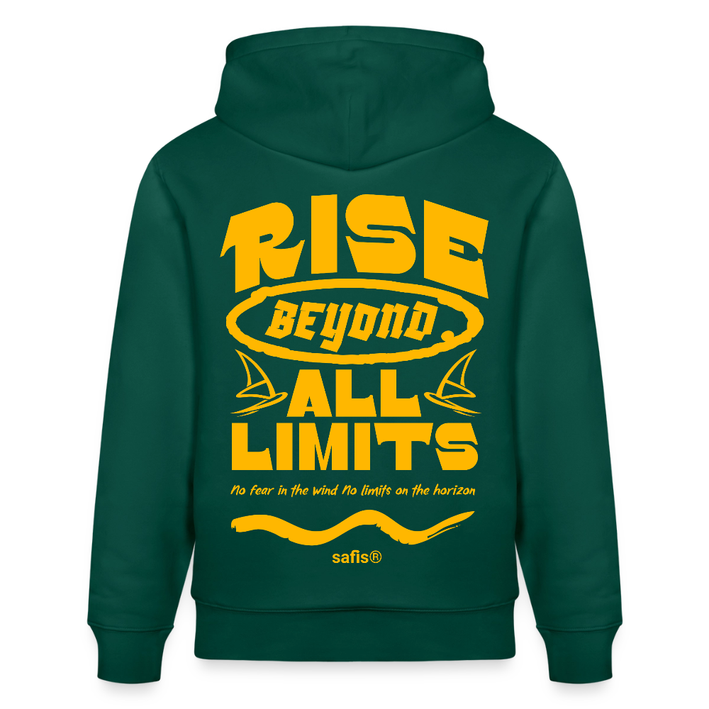 Detailansicht des gelben Backprints 'RISE BEYOND ALL LIMITS' auf einem forrestgrünen Hoodie von safis®. Der Windsurf-Slogan 'No fear in the wind No limits on the horizon' ist in Schreibschrift zu sehen, darunter das safis® Logo. -rise all limits- Unisex Bio-Hoodie CRUISER - Forest