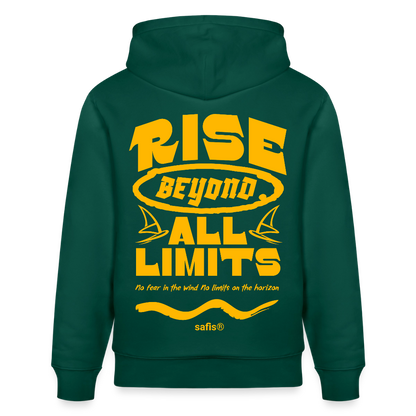 Detailansicht des gelben Backprints 'RISE BEYOND ALL LIMITS' auf einem forrestgrünen Hoodie von safis®. Der Windsurf-Slogan 'No fear in the wind No limits on the horizon' ist in Schreibschrift zu sehen, darunter das safis® Logo. -rise all limits- Unisex Bio-Hoodie CRUISER - Forest