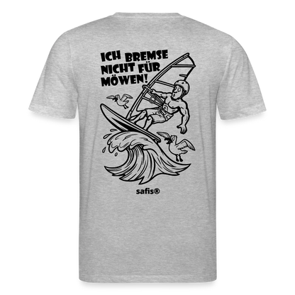 Schwarzer Backprint auf einem grau melierten safis® T-Shirt aus Bio-Baumwolle mit der Aufschrift 'ICH BREMSE NICHT FÜR MÖWEN!'. Die Cartoon-Grafik zeigt einen Windsurfer mit Helm auf einer Welle, umringt von fliegenden Möwen. Nachhaltige Windsurf-Kleidung.-Möwe- Unisex Bio-T-Shirt CREATOR Backprint - Grau meliert