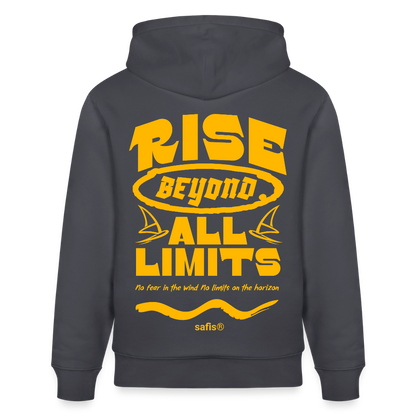 Detailansicht des gelben Backprints 'RISE BEYOND ALL LIMITS' auf einem indigoblauem Hoodie von safis®. Der Windsurf-Slogan 'No fear in the wind No limits on the horizon' ist in Schreibschrift zu sehen, darunter das safis® Logo. -rise all limits- Unisex Bio-Hoodie CRUISER - Indigoblau