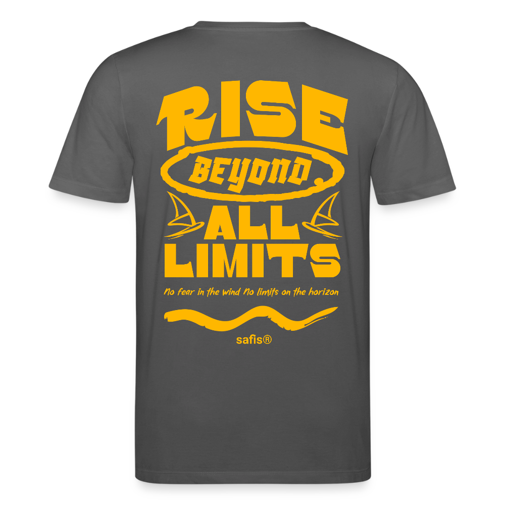 Detailansicht des gelben Backprints 'RISE BEYOND ALL LIMITS' auf einem anthrazit T-Shirt von safis®. Der Windsurf-Slogan 'No fear in the wind No limits on the horizon' ist in Schreibschrift zu sehen, darüber das safis® Logo. Nachhaltige Windsurf-Kleidung.-rise all limits- Unisex Bio-T-Shirt CREATOR -backprint- - Anthrazit