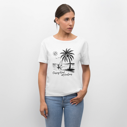 Relaxed Rundhals Frauen Bio-T-Shirt -chasing wind- - Weiß