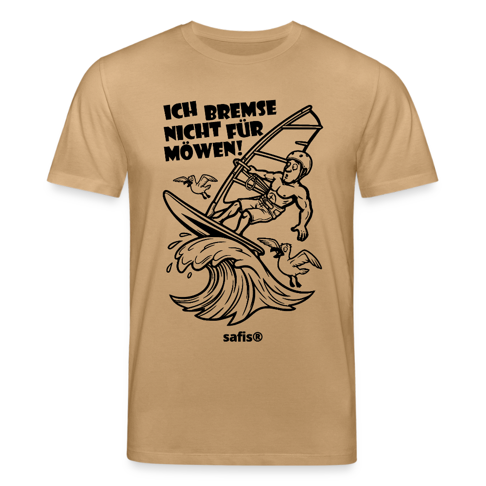 Schwarzer print vorn auf einem karamellfarbenen safis® T-Shirt aus Bio-Baumwolle mit der Aufschrift 'ICH BREMSE NICHT FÜR MÖWEN!'. Die Cartoon-Grafik zeigt einen Windsurfer mit Helm auf einer Welle, umringt von fliegenden Möwen. -Möwe- Unisex Bio-T-Shirt CREATOR - Karamell 