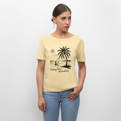 Relaxed Rundhals Frauen Bio-T-Shirt -chasing wind- - Creme