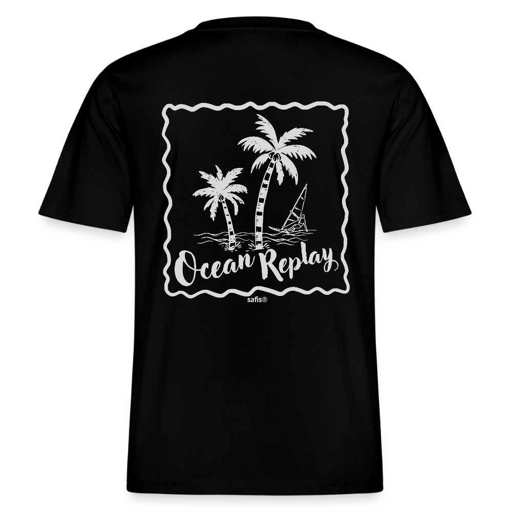 Vorder- und Rückansicht eines schwarzfarbenen Relaxed Fit T-Shirts mit weißem Ocean Replay Rückenprint, der Palmen und einen Windsurfer zeigt.