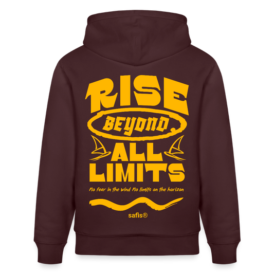 Detailansicht des gelben Backprints 'RISE BEYOND ALL LIMITS' auf einem maroonfarbenem Hoodie von safis®. Der Windsurf-Slogan 'No fear in the wind No limits on the horizon' ist in Schreibschrift zu sehen, darunter das safis® Logo. -rise all limits- Unisex Bio-Hoodie CRUISER - Maroon
