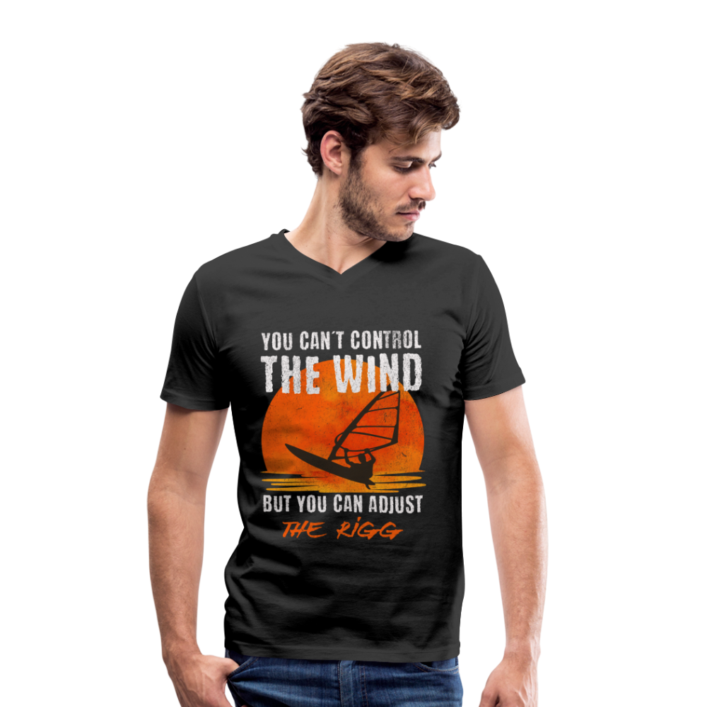 Männer T-Shirt mit V-Ausschnitt -you can´t control the wind- - Schwarz