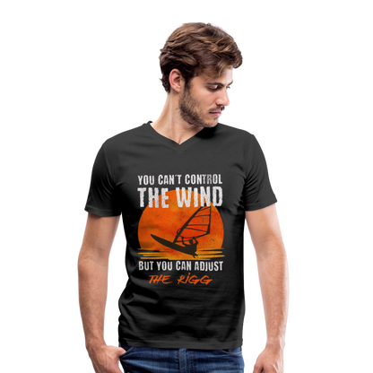 Männer T-Shirt mit V-Ausschnitt -you can´t control the wind- - Schwarz